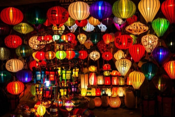 chim-dam-trong-khung-canh-lung-linh-cua-long-den