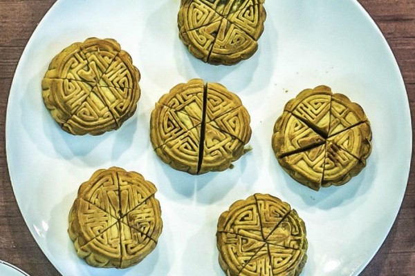 banh-trung-thu-duoc-lua-chon-ky-de-lam-qua-va-danh-cho-dem-pha-co