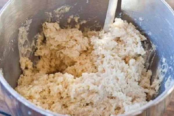 Cách làm bánh dừa nướng : Trộn hỗn hợp bột dừa 
