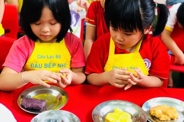 be-tap-lam-long-den-va-banh-trung-thu-13