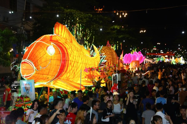 Vui hết cỡ ở lễ hội trung thu lớn nhất Việt Nam