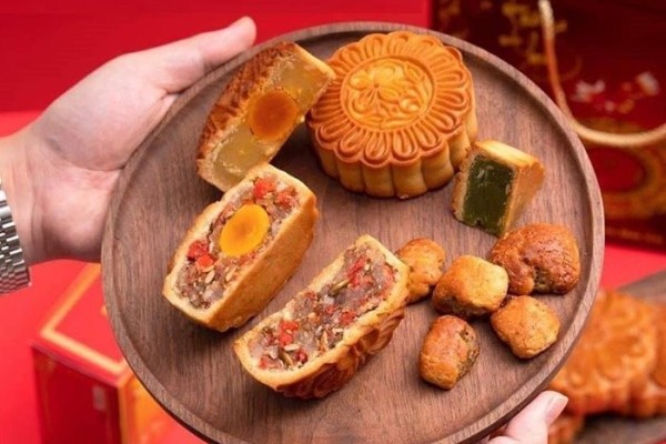 Chiếc bánh Trung Thu Xuân Đỉnh là hiện thân của văn hóa ẩm thực truyền thống. 