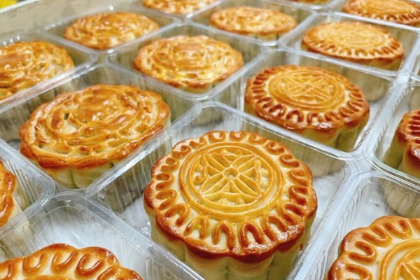 Những chiếc bánh trung thu Xuân Đỉnh đã rất quen thuộc với người Hà Thành mỗi mùa trăng.