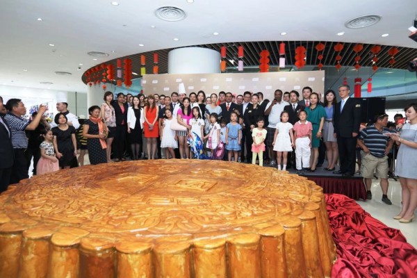 Điểm danh loạt bánh Trung thu "siêu to khổng lồ"