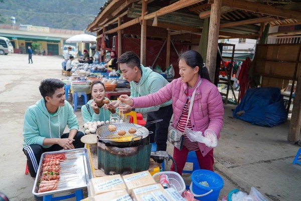 ban-co-the-thuong-thuc-banh-tam-giac-mach-tai-cac-cho-ha-giang
