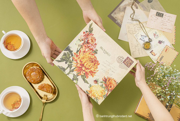 Bánh Trung Thu Brodard 2023 Hộp 6 Bánh Lava Bánh Trung Thu Brodard 2023 Hộp 6 Bánh Lava
