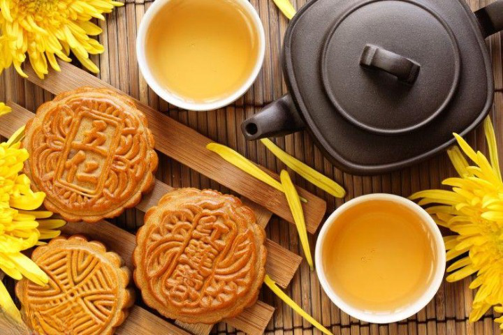 Cách thưởng thức bánh trung thu với trà nóng